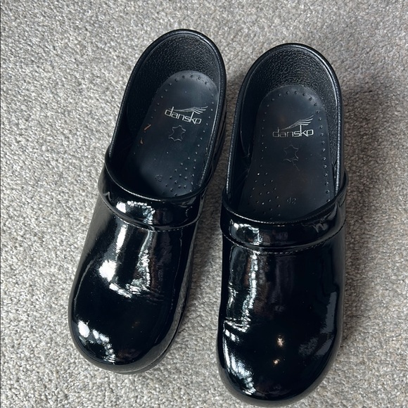 Dansko Black Patent Leather Size 42 Shiny Professional Clogs - Picture 2 of 8